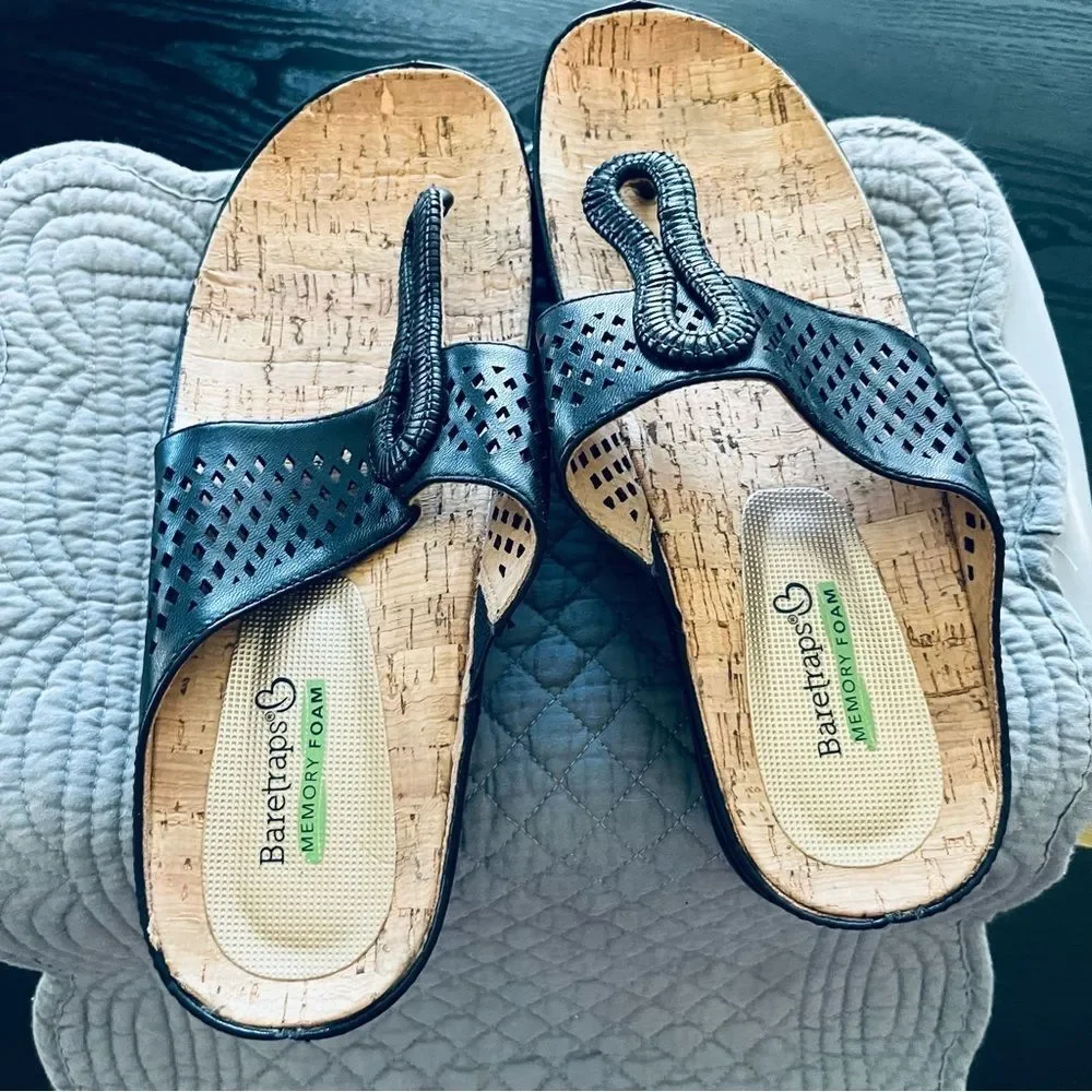 BareTraps Black Leather Flip Flop Sandals Memory Foam Cork Insole Size 9 EUC